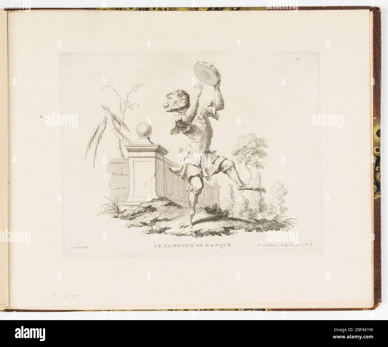 Plate 10 le Tambour de Basque le Tambourine Singeries ou diffrentes actions de la vie humaine reprsentes par des singes scimmie o azioni diverse della vita umana rappresentate dalle scimmie. Plate 10 di una serie di 23 stampe con scimmie che agiscono come esseri umani in varie scene figurali. In un ambiente esterno con alberi e un muro di giardino, una scimmia figura in costume umano danze e suona il tamburello. Foto Stock