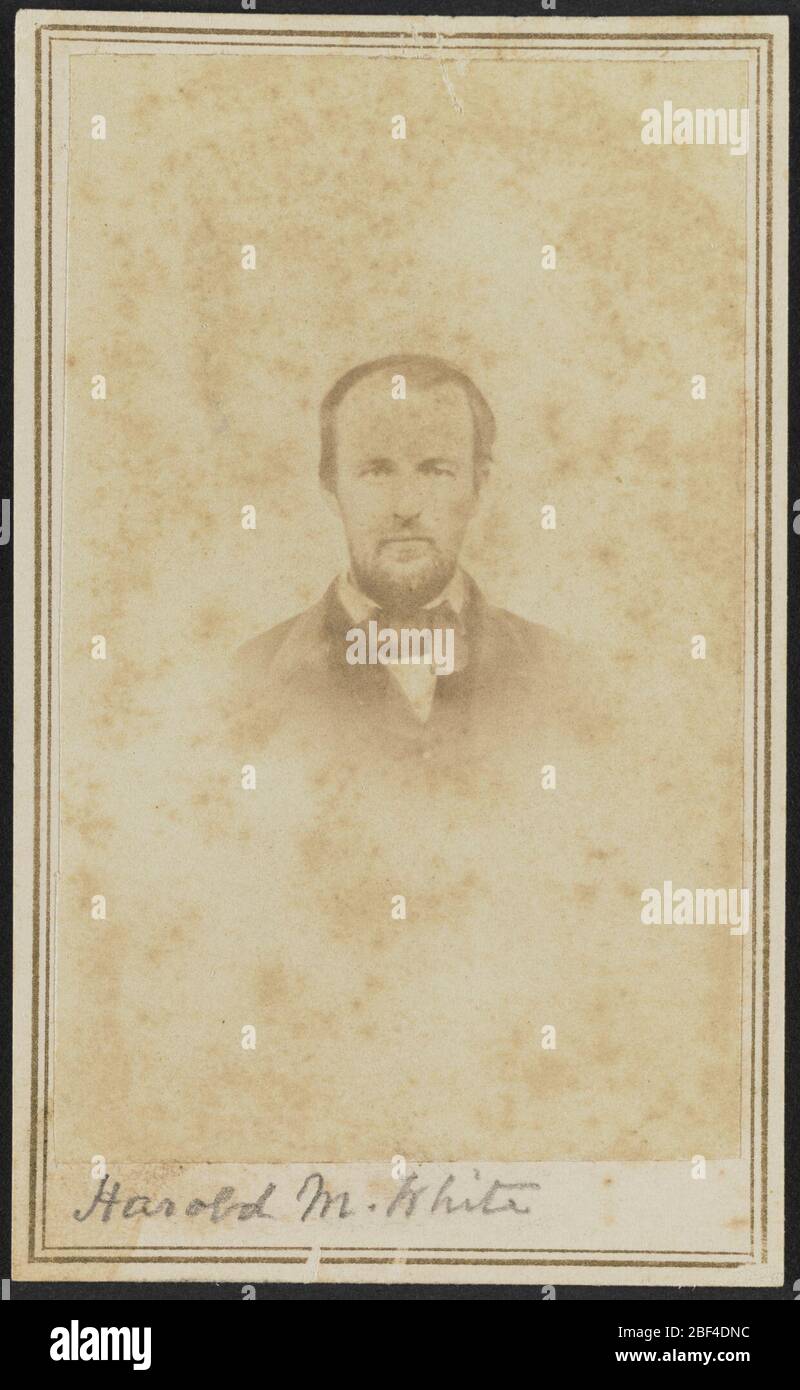 Cartedevisite ritratto di Harold M bianco. Carta-de-visite di Harold M. bianco mostrato in un ritratto di busto. Il bianco ha capelli corti e una barba. Indossa una giacca scura, una camicia bianca e una cravatta scura. Foto Stock Cartedevisite ritratto di Harold M bianco. Carta-de-visite di Harold M. bianco mostrato in un ritratto di busto. Il bianco ha capelli corti e una barba. Indossa una giacca scura, una camicia bianca e una cravatta scura. Foto Stock