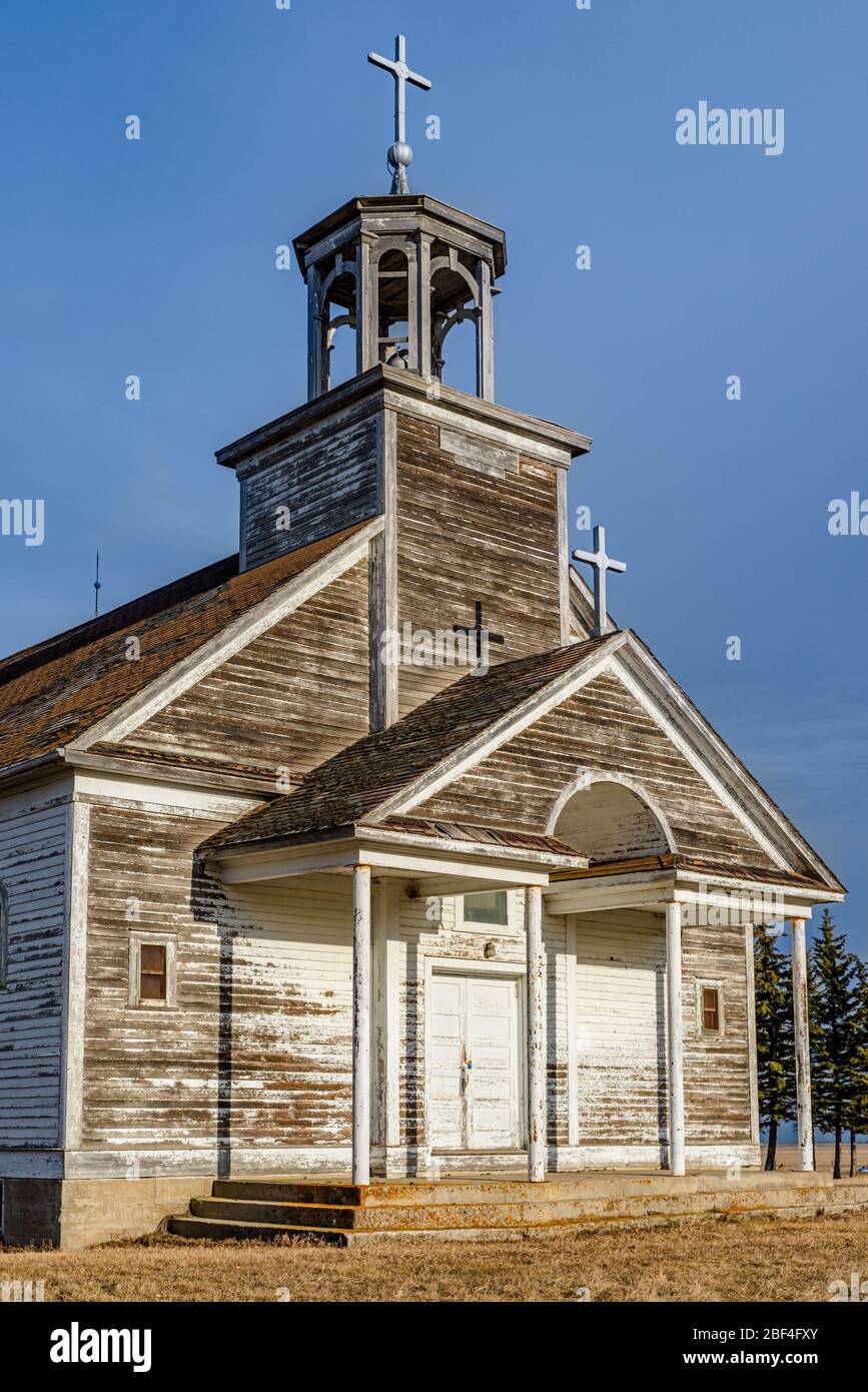 Tramonto sulla Chiesa Cattolica di San Giuseppe a Courval, Saskatchewan Foto Stock