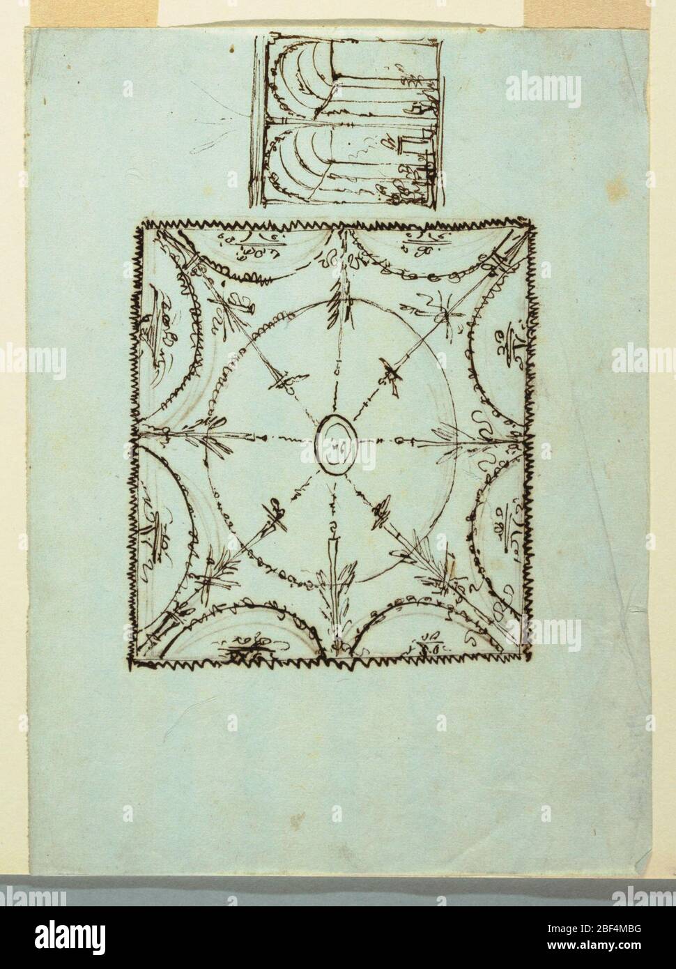 Soffitto e parete decorati. Rettangolo orizzontale. A sinistra, soffitto. Al centro, sole-faccia incorniciato da ghirlande formando ovale. Radialmente, torce brucianti. All'esterno, parti superiori di cerchi con piedistallo. A destra, vista in due navate di struttura alta. A sinistra, rappresentazione del sacrificio. Foto Stock