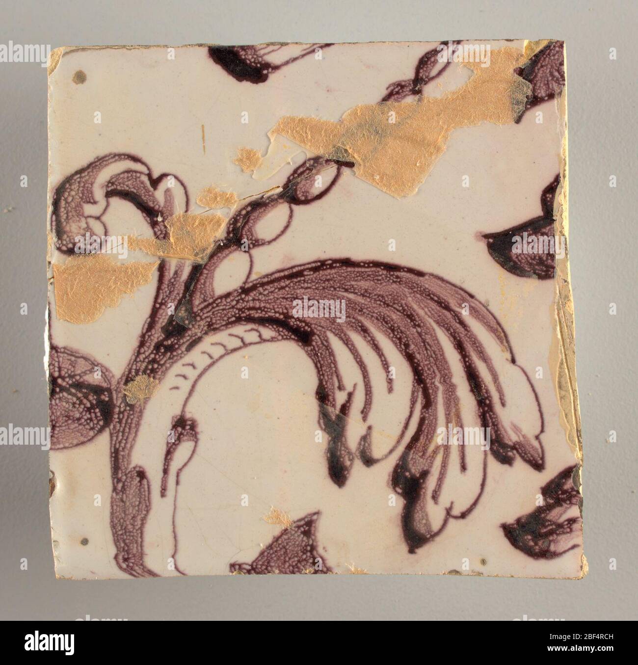 Faccia della parete della mattonella. Rettangolo orizzontale. Trenta piastrelle larghe e ventitre alte con apertura per camino undici piastrelle larghe e dieci alte. Foto Stock