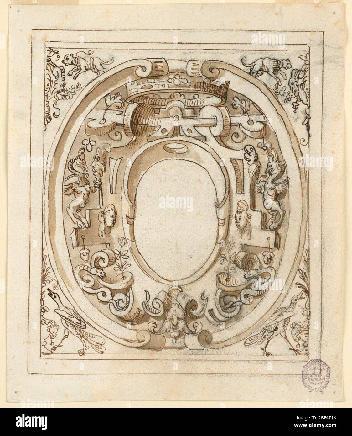 Design grottesco. Escheon ovale all'interno di un telaio rettangolare. Gli spandrelli mostrano scava e uccelli. Al centro, una grottesca cornice di maschere, serpenti e una grande corona. Foto Stock