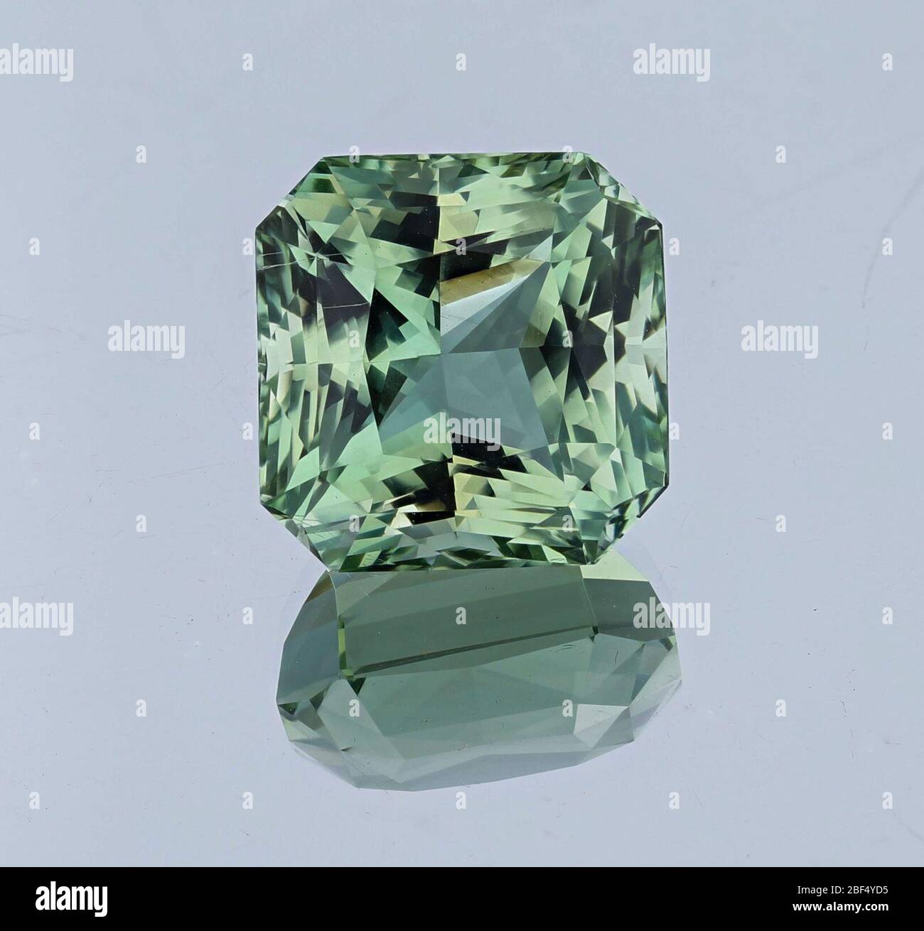 Beryl var verde beryl. 24 ago 201810629471 Foto Stock