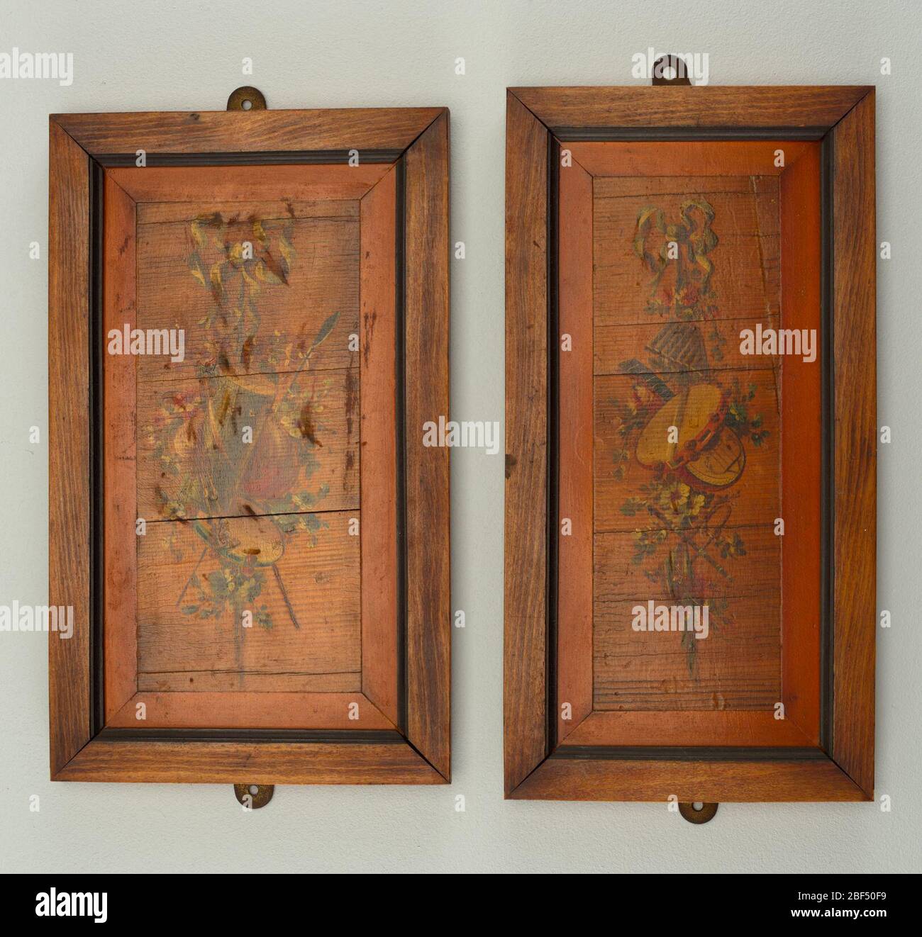 Targa trascrittata dall'etichetta a e B " presentata dal sig. George A. Hearn" Foto Stock