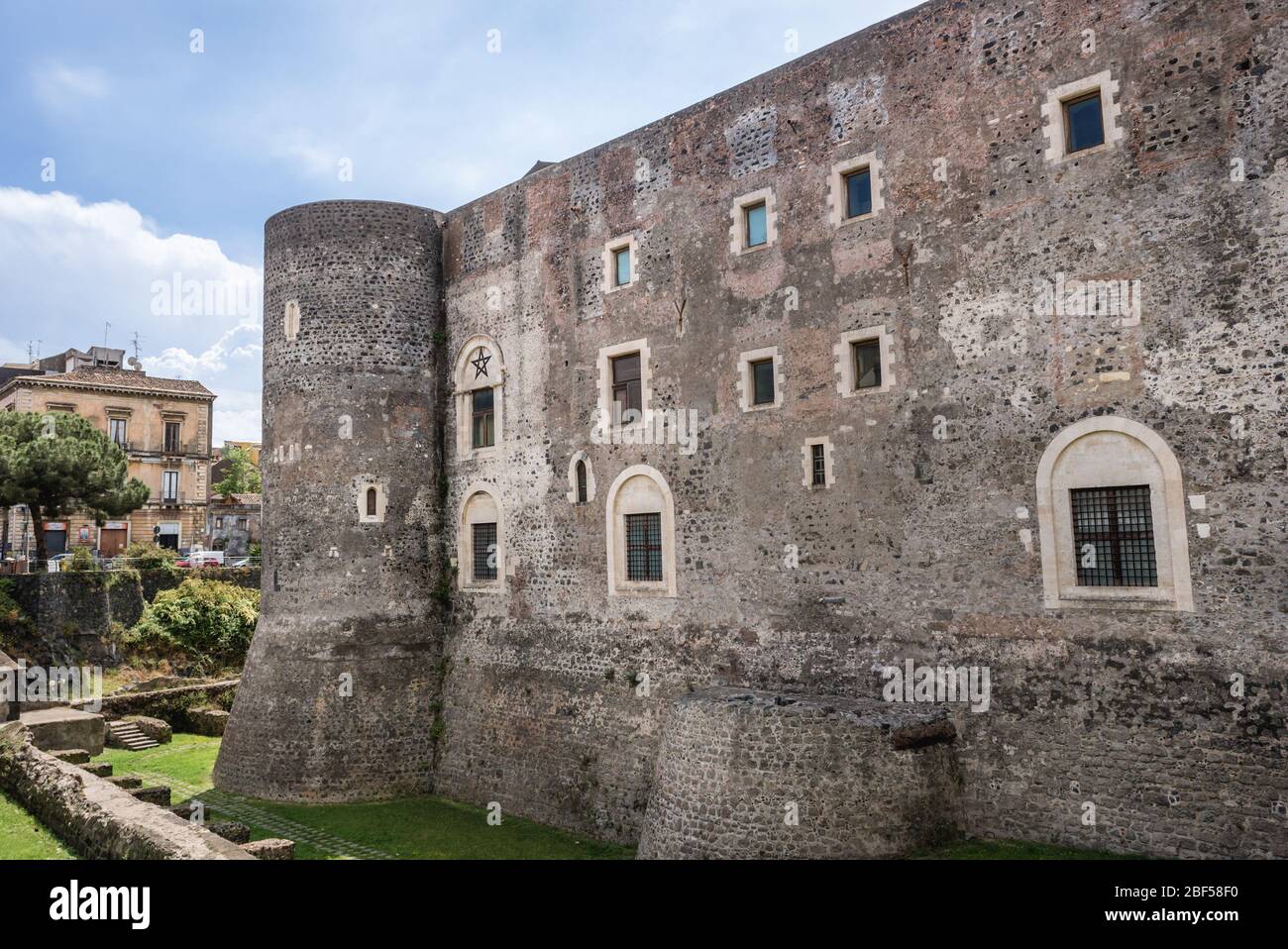 Castello Ursino chiamato anche Castello Svevo di Catania - Castello dell'Orso di Catania, seconda città più grande dell'isola siciliana d'Italia Foto Stock