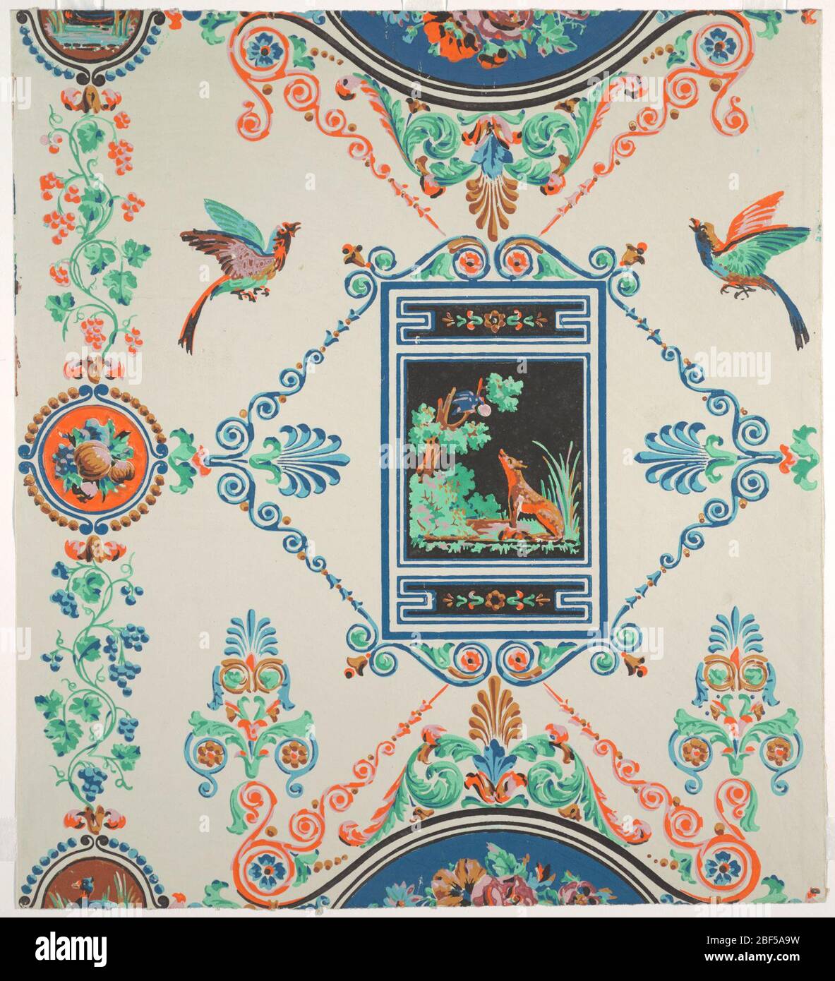 Aesops Fable la volpe e il Crow. Stile revival greco. Il motivo centrale è un quadro incorniciato della favola di Aesop "The Fox and the Crow" su sfondo nero. Circondato da medaglioni di frutta e fiori, viti di uva, palmette greche, uccelli e rotoli. Foto Stock