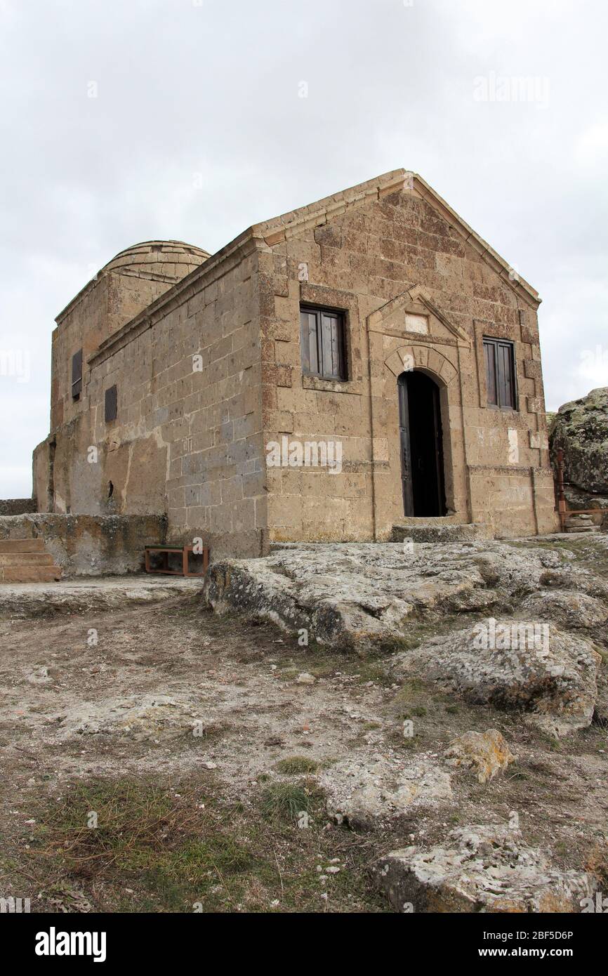 Chiesa alta. Si trova nel quartiere di Guzelyurt di Aksaray. La chiesa sulla roccia fu costruita in epoca bizantina. Foto Stock