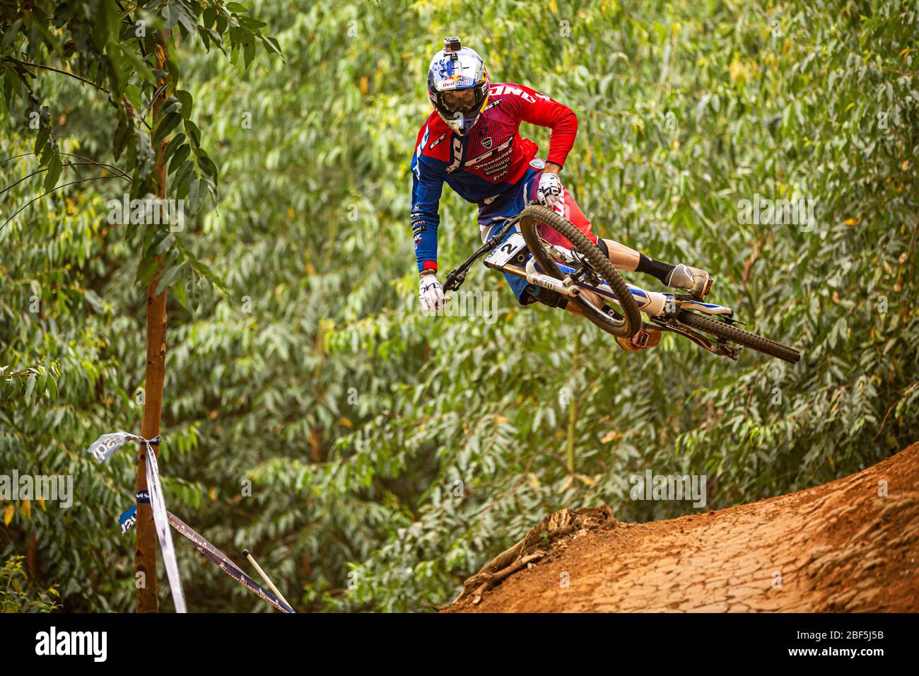 PIETERMARITZBURG, SUDAFRICA - 30 AGOSTO 2013. Gee Atherton (GBR) gareggiare per il Team GT ai Campionati del mondo di Downhill Mountain Bike UCI Foto Stock