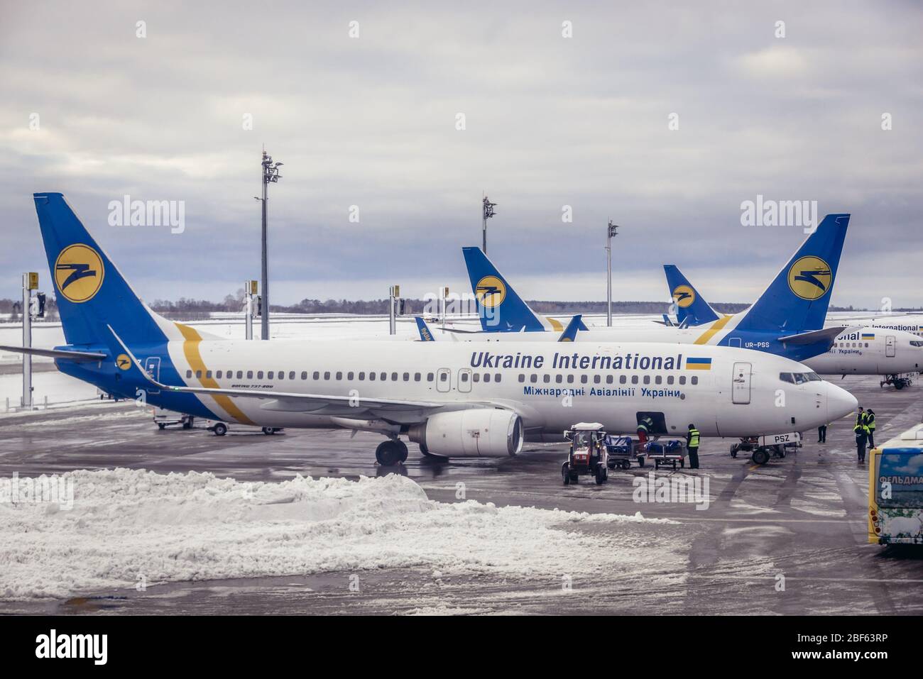 Ucraina aerei di compagnie aeree internazionali sull'aeroporto internazionale di Boryspil a Boryspil vicino a Kiev città, Ucraina Foto Stock