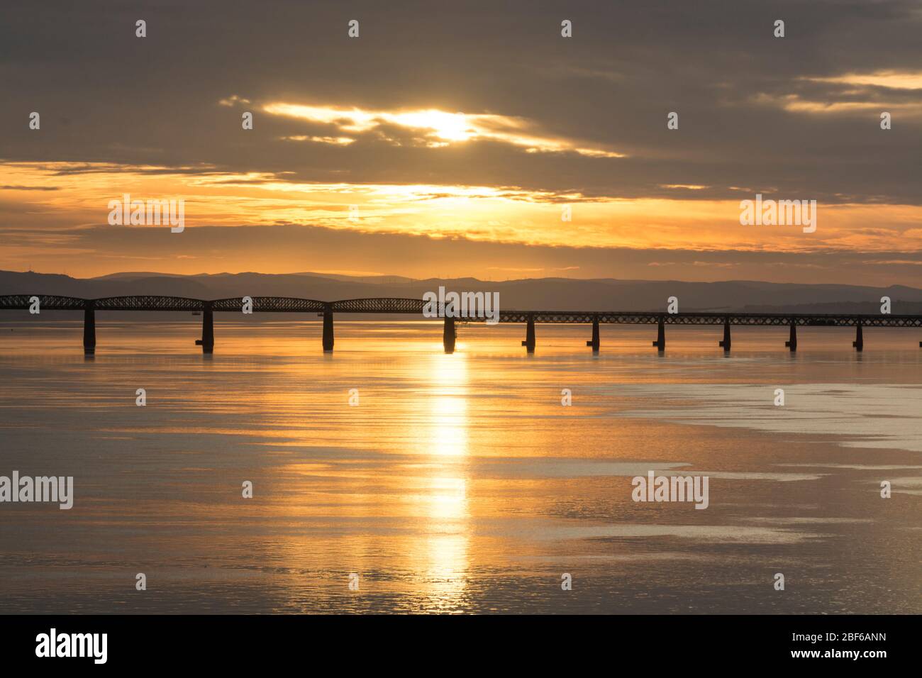 Tramonto sul ponte ferroviario di Tay Foto Stock
