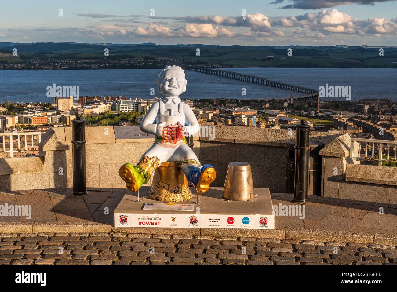 Vista dall'osservatorio della città di Dundee - vista dall'osservatorio della città di Dundee con installazione di Oor Wullie Foto Stock