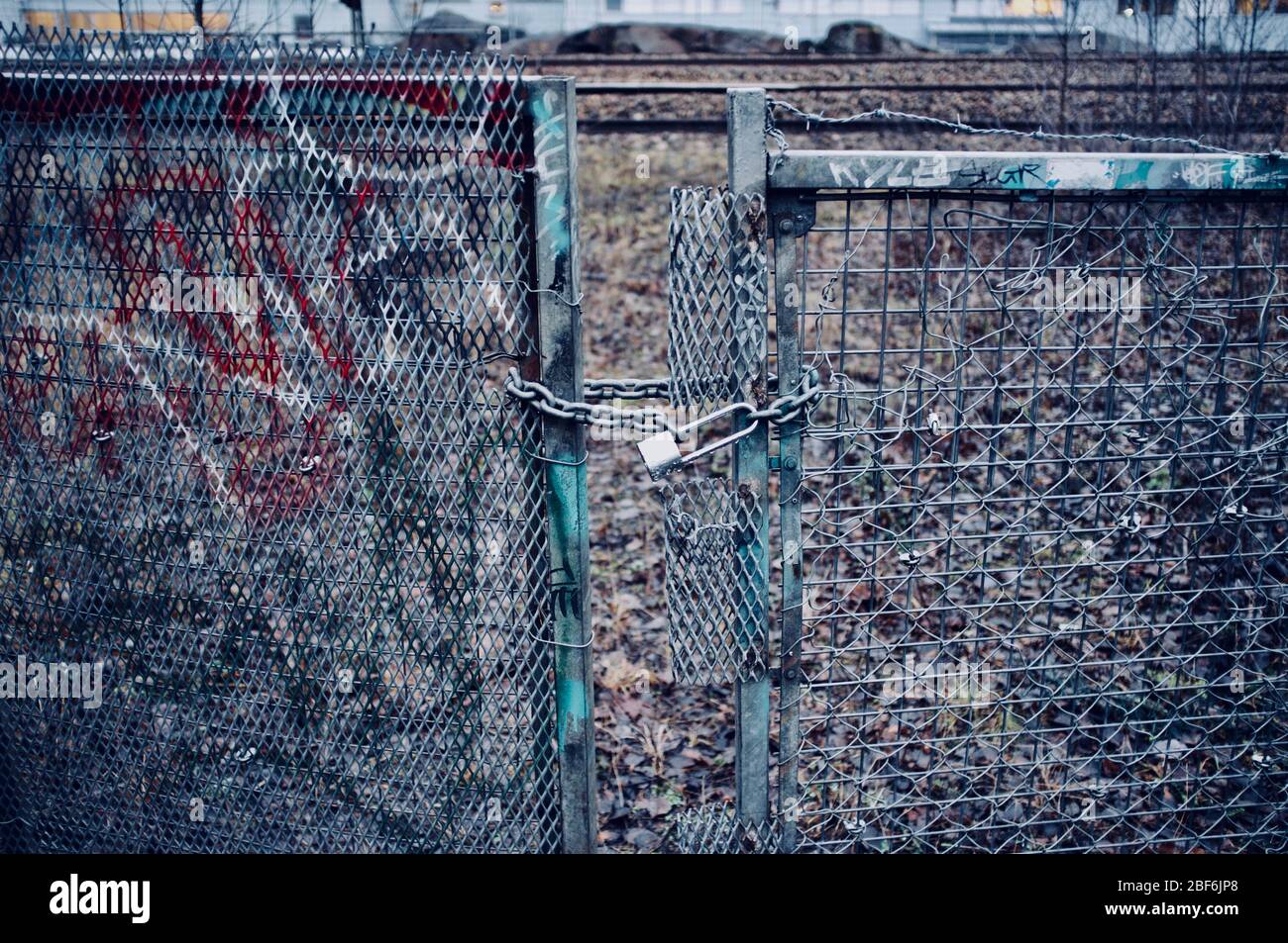 Un cancello chiuso al cantiere di Stoccolma, Svezia Foto Stock