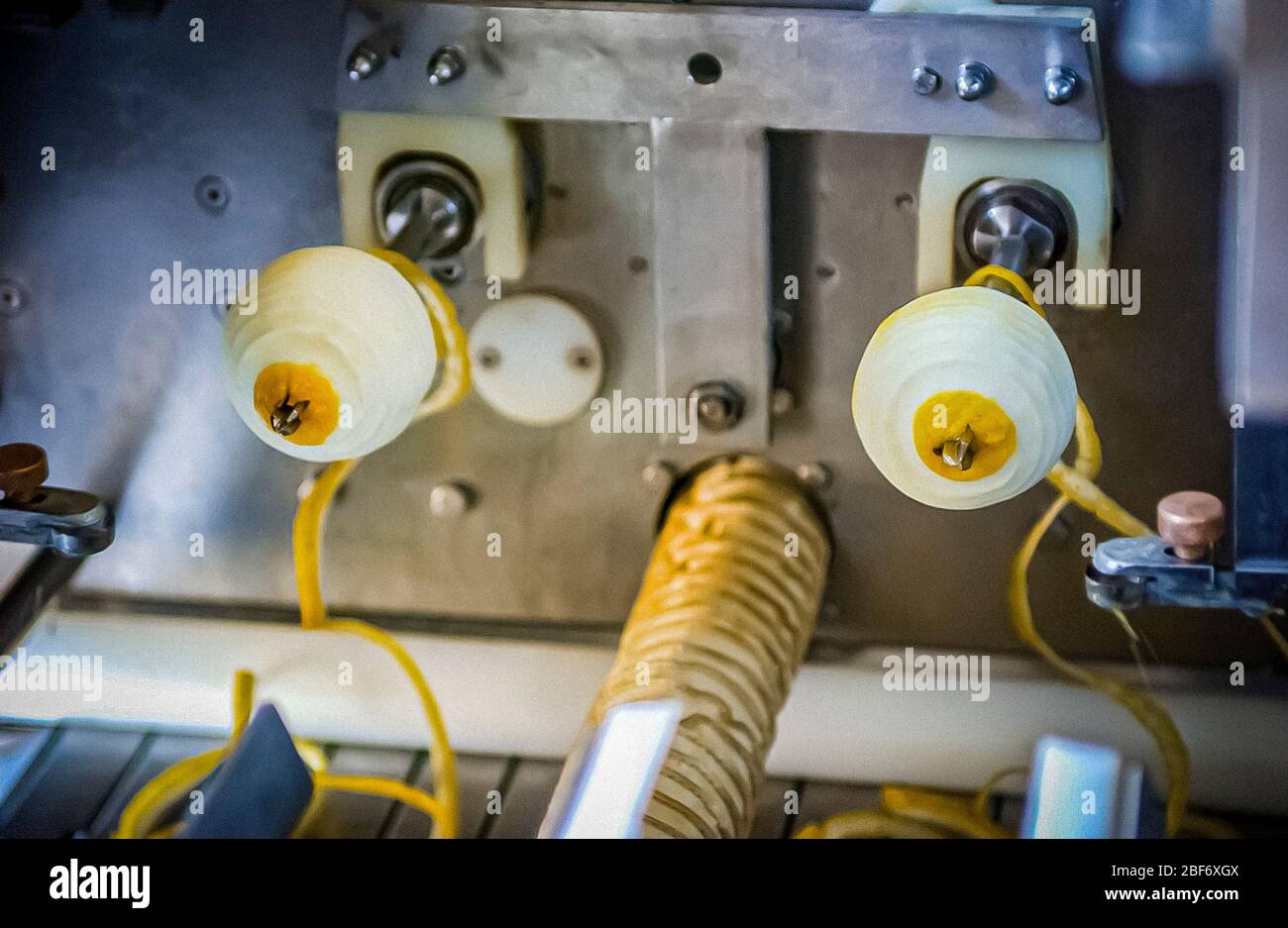 Italia Calabria - bergamotto - lavorazione - peeling Foto Stock