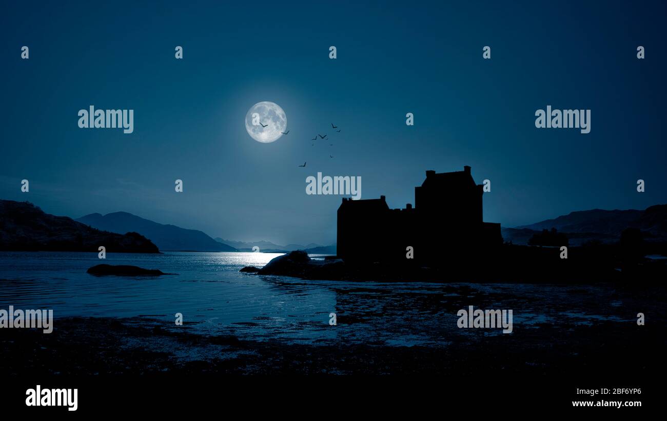 Castello di Eilean Donan di notte a Loch Duich, Regno Unito, Scozia Foto Stock