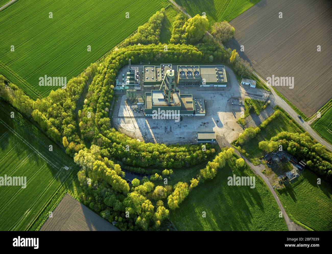 , impianti di gas di miniera e di umidità nera sul sito dell'ex pozzo minerario Lerche a Hamm-Lerche, 21.04.2016, vista aerea, Germania, Renania settentrionale-Vestfalia, Ruhr Area, Hamm Foto Stock