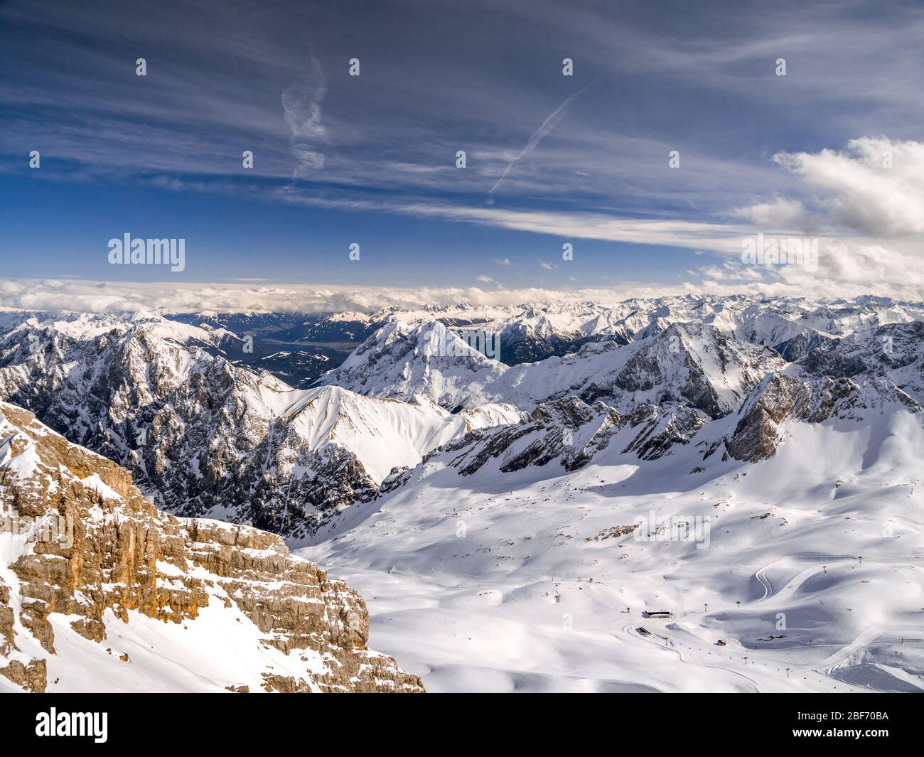 vista dalle Zugspitze, montagna più alta della Germania, Germania, Baviera, Oberbayern, alta Baviera Foto Stock