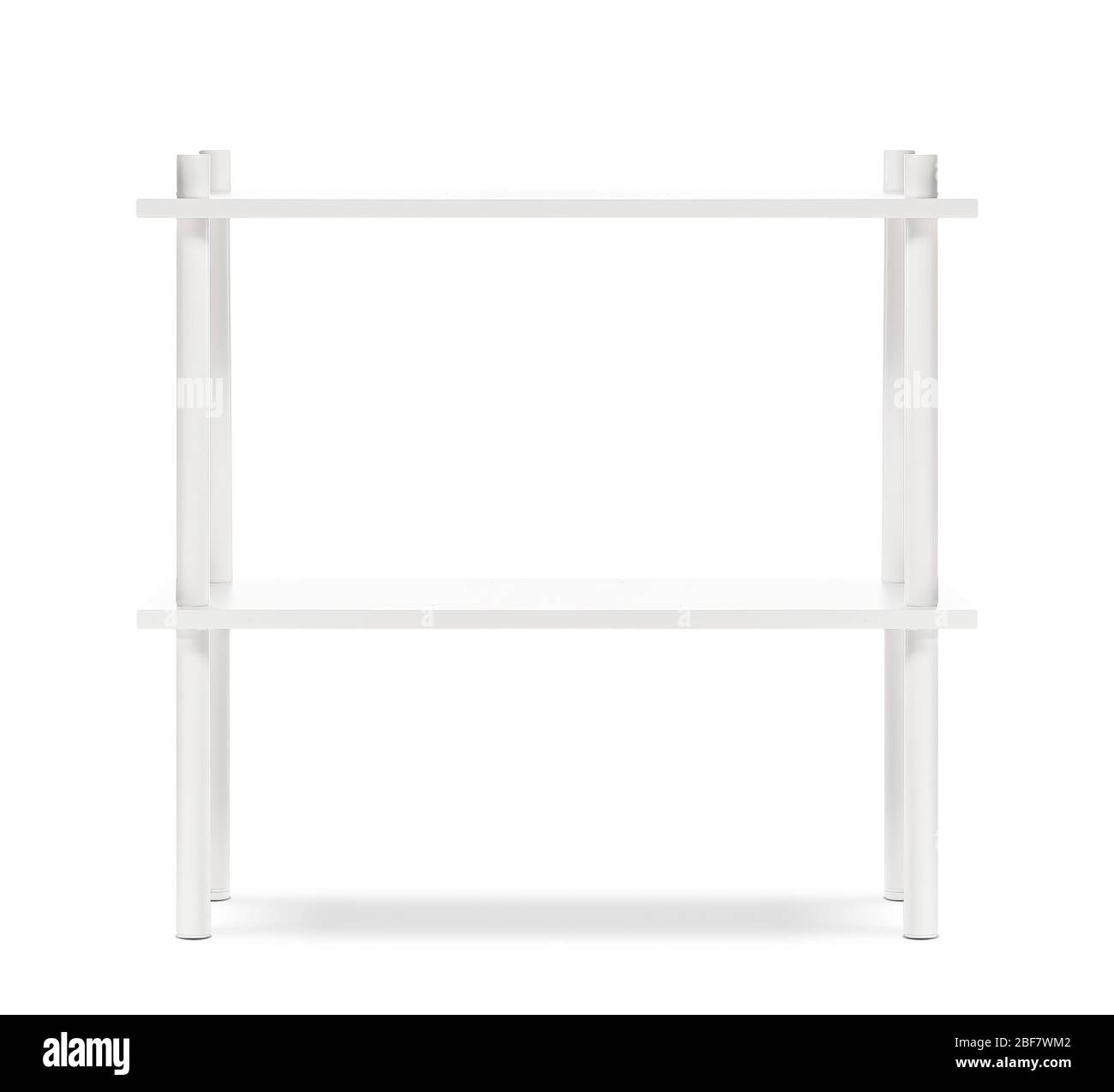 Scaffalatura vuota su sfondo bianco Foto Stock