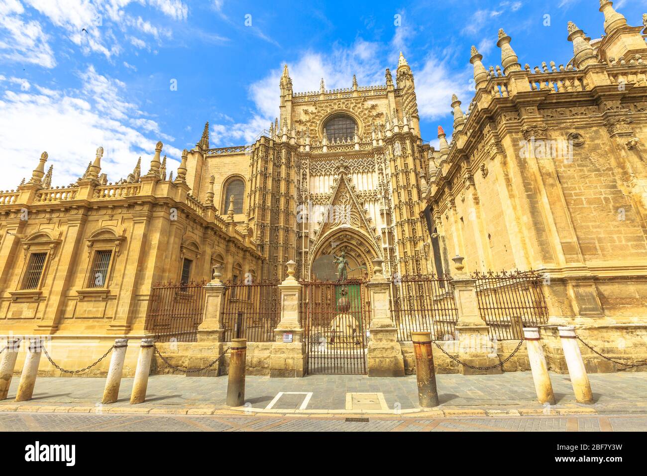 La Cattedrale di Siviglia è una delle attrazioni turistiche di Siviglia, Andalusia, Spagna. Cattedrale di Santa Maria della sede, un cattolico romano e il Foto Stock