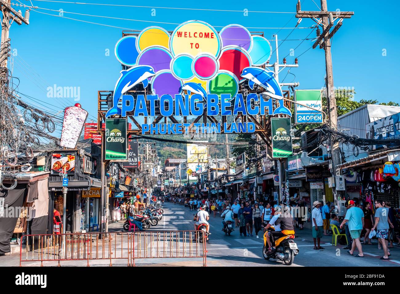 Bangla Road, Patong Beach, Phuket / Thailandia - 15 gennaio 2020: Bangla Road è a Patong Beach, è la destinazione più popolare a Phuket Foto Stock
