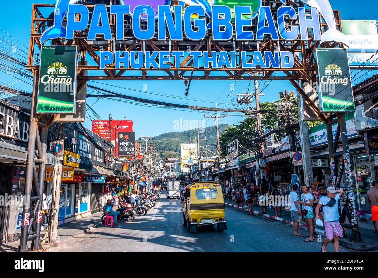Bangla Road, Patong Beach, Phuket / Thailandia - 15 gennaio 2020: Bangla Road è a Patong Beach, è la destinazione più popolare a Phuket Foto Stock