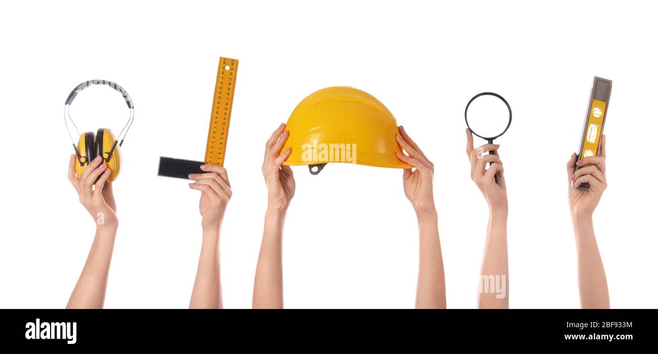 Molte mani con le forniture di architetto su sfondo bianco Foto Stock