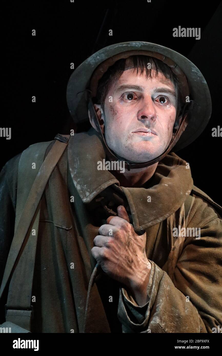 Mostra di Gallipoli ." La scala della nostra guerra". Te Papa Tongarewa . Wellington Museum.Exhibition of Weta workshop giganti figure in vetroresina/silicone. Foto Stock