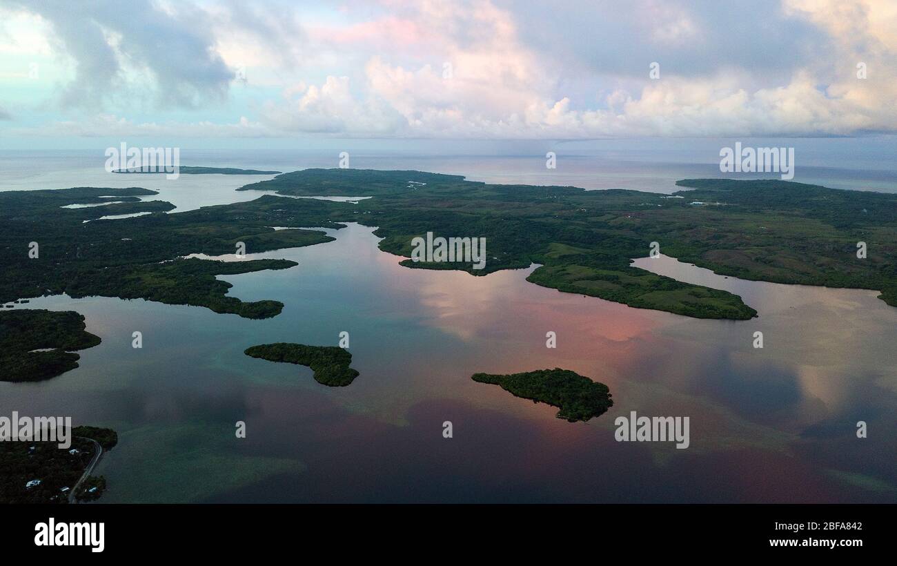 Blick aus Vogelperspektive auf Lagune von Südseeinsel Yap, Mikronesien, Pazifik, Ozeanien, Australien Foto Stock