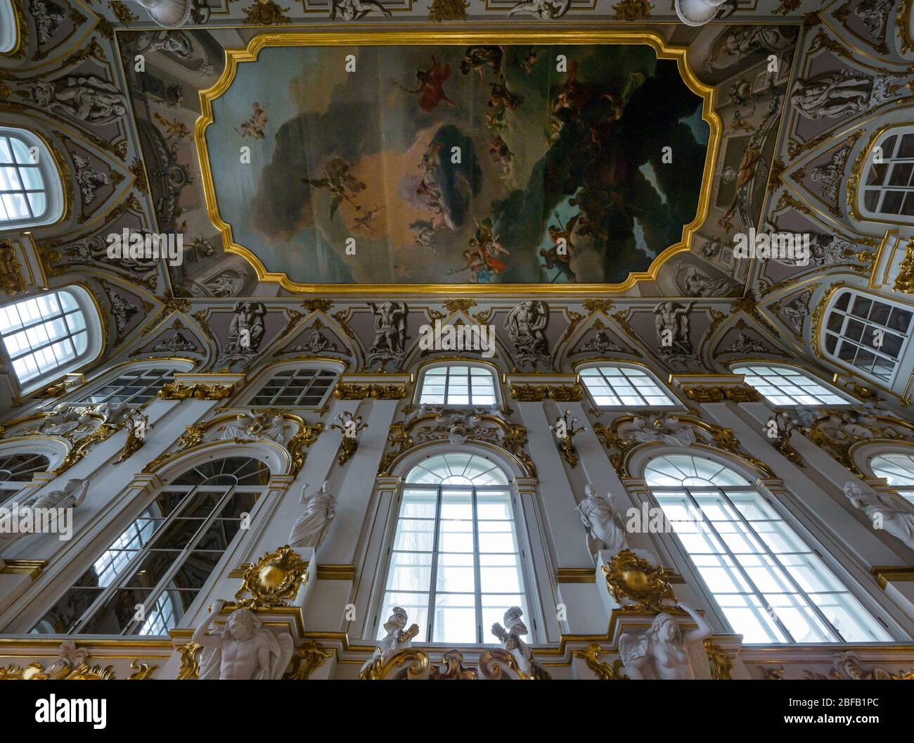 La Scala dello Stato, della Giordania o degli Ambasciatori, il Museo di Stato dell'Hermitage, San Pietroburgo, Federazione Russa Foto Stock