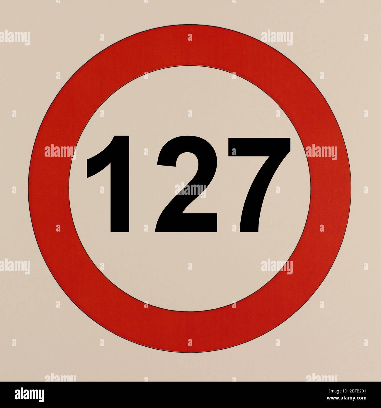 Illustrazione dei Straßenverkehrszeichens 'Maximale Geschwindigkeit 127 km pro Stunde' Foto Stock