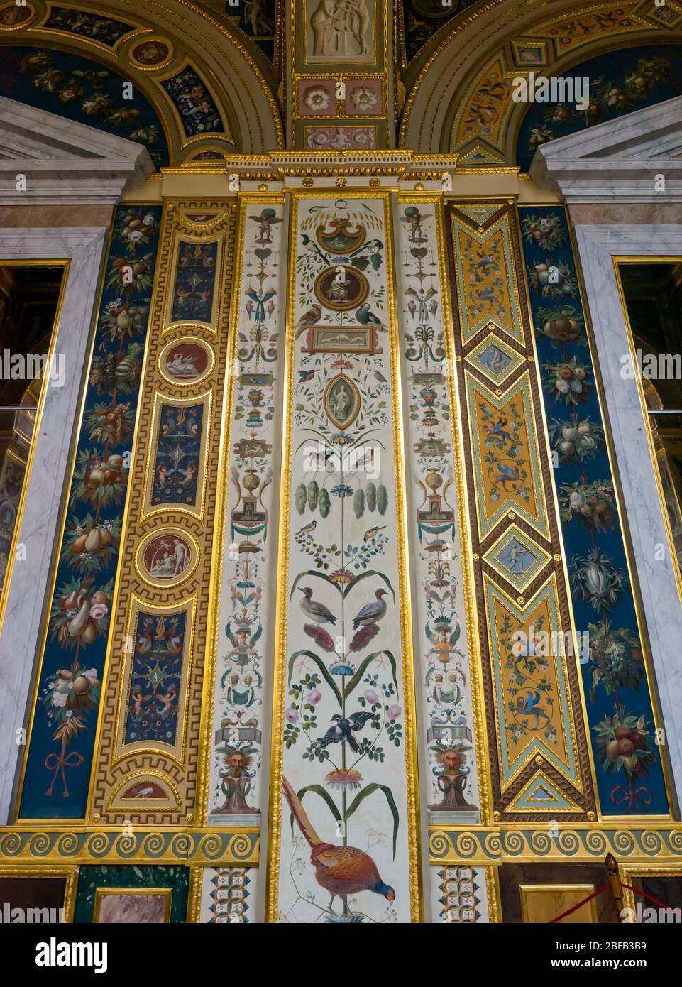 Decorazioni colorate nelle logge di Raffaello, Museo dell'eremo di Stato, Palazzo d'Inverno, San Pietroburgo, Federazione Russa Foto Stock