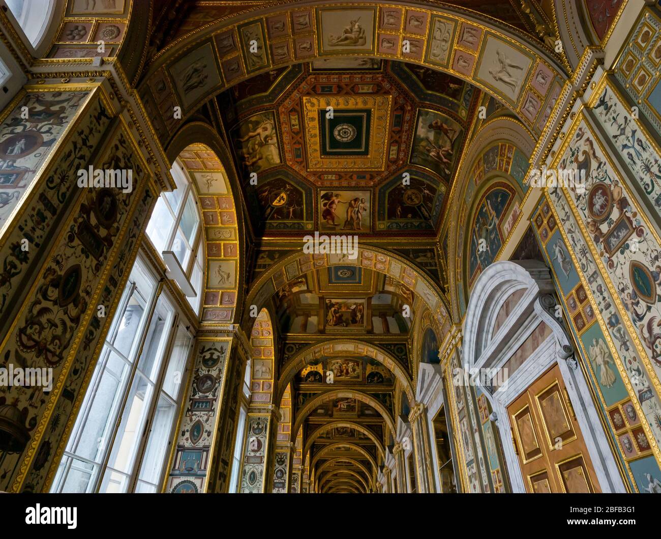 Decorazioni colorate nelle logge di Raffaello, Museo dell'eremo di Stato, Palazzo d'Inverno, San Pietroburgo, Federazione Russa Foto Stock