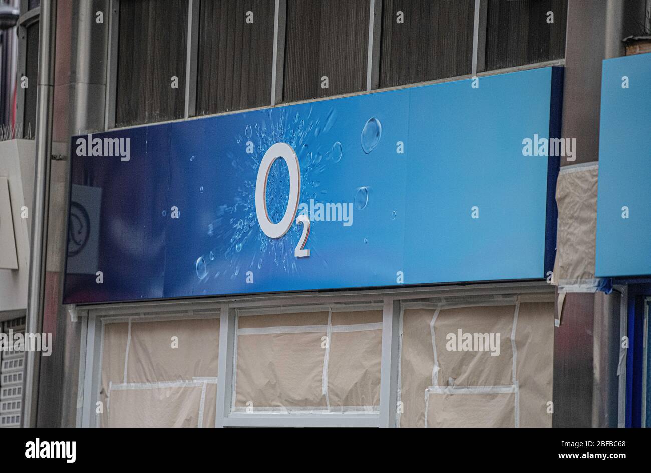 O2 chiude il negozio in alcuni centri cittadini in tutto il Regno Unito come le imprese diventano pregare del Covid19 Swindon Wiltshire aprile 2020 Foto Stock