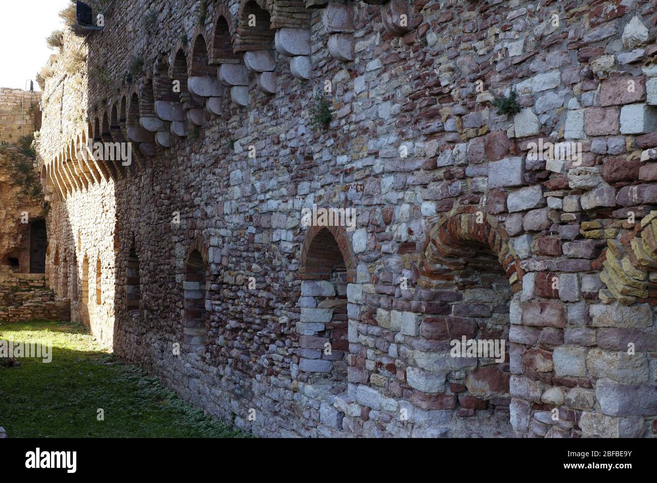 Assisi, Italia - 11/30/2019: Esterno ed interno della fortezza medievale maggiore Foto Stock