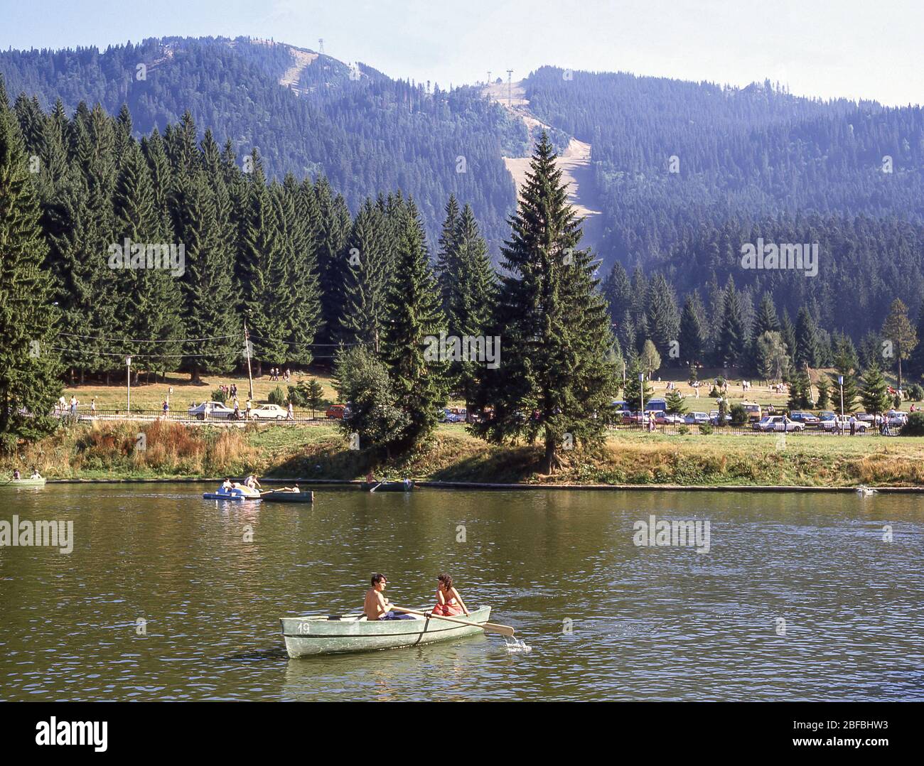 Barca a remi sul lago, Poiana Brasov, Brasov, Brasov, Romania Foto Stock