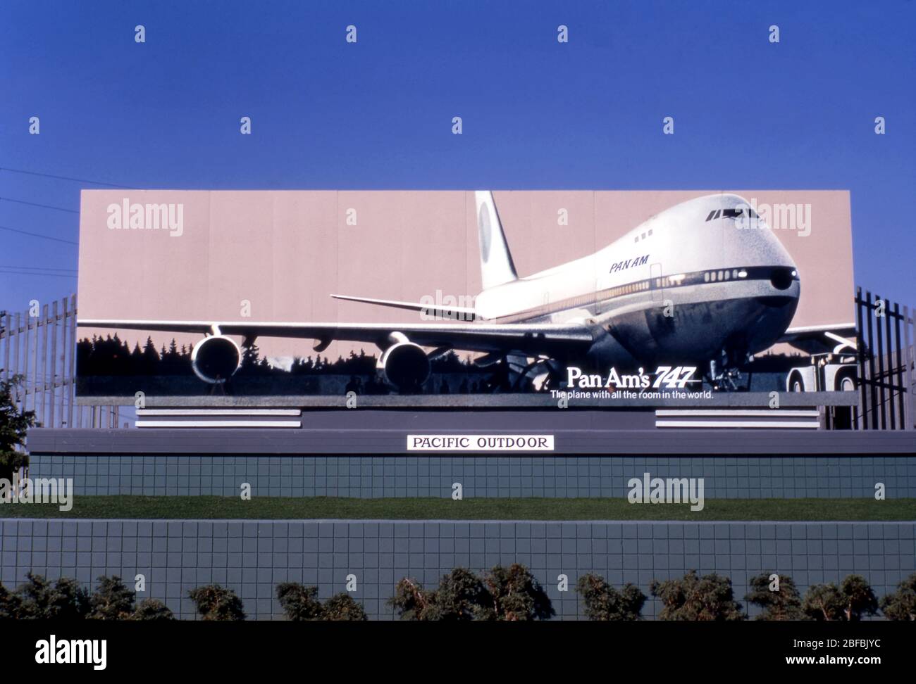Pan am 747 cartellone, dipinto a mano outdsoor pubblicità per la compagnia aerea Pan American a Los Angeles, CA Foto Stock