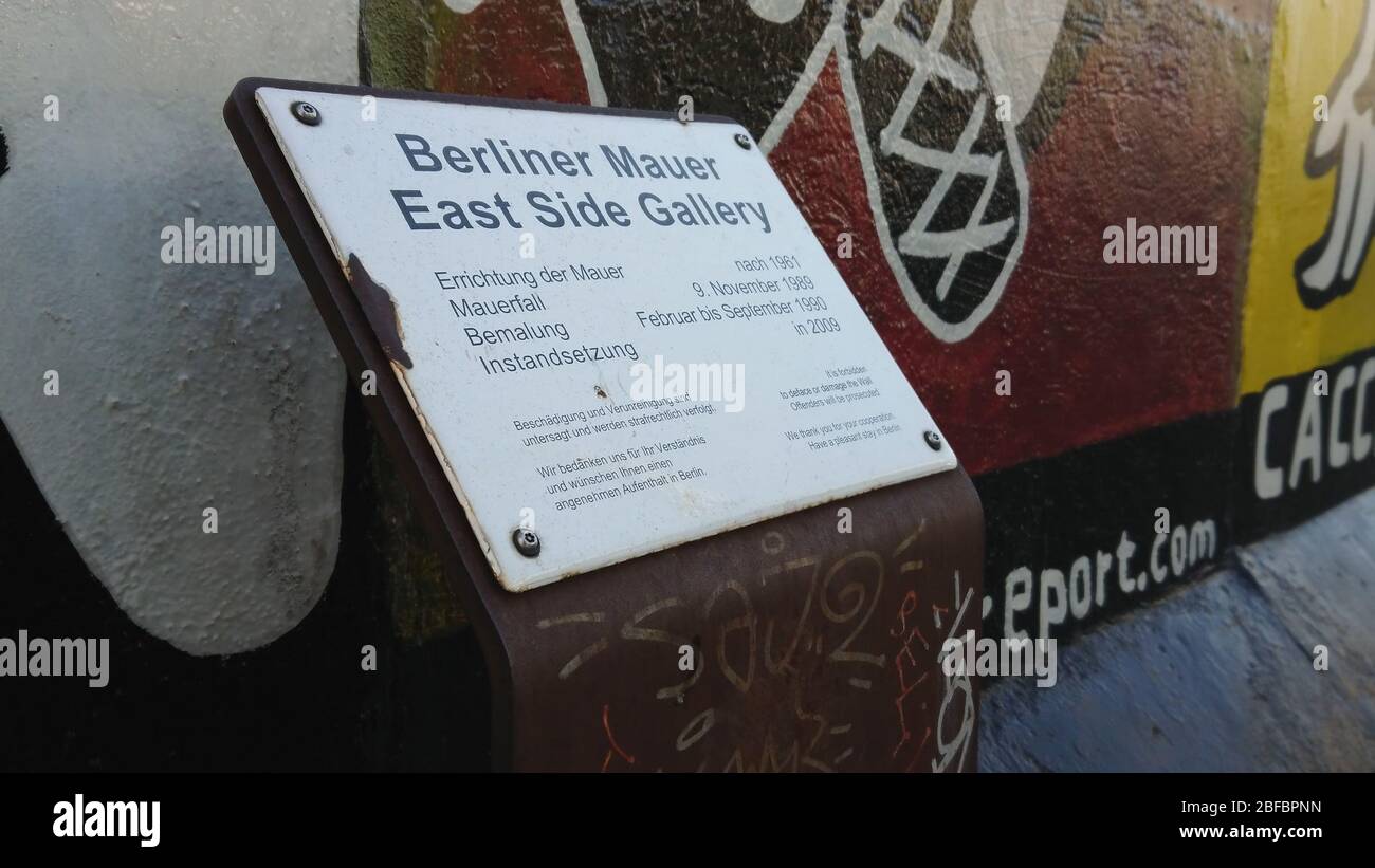 East Side Gallery a Berlino - dipinti d'arte popolare sul Muro di Berlino - CITTÀ DI BERLINO, GERMANIA - 21 MAGGIO 2018 Foto Stock