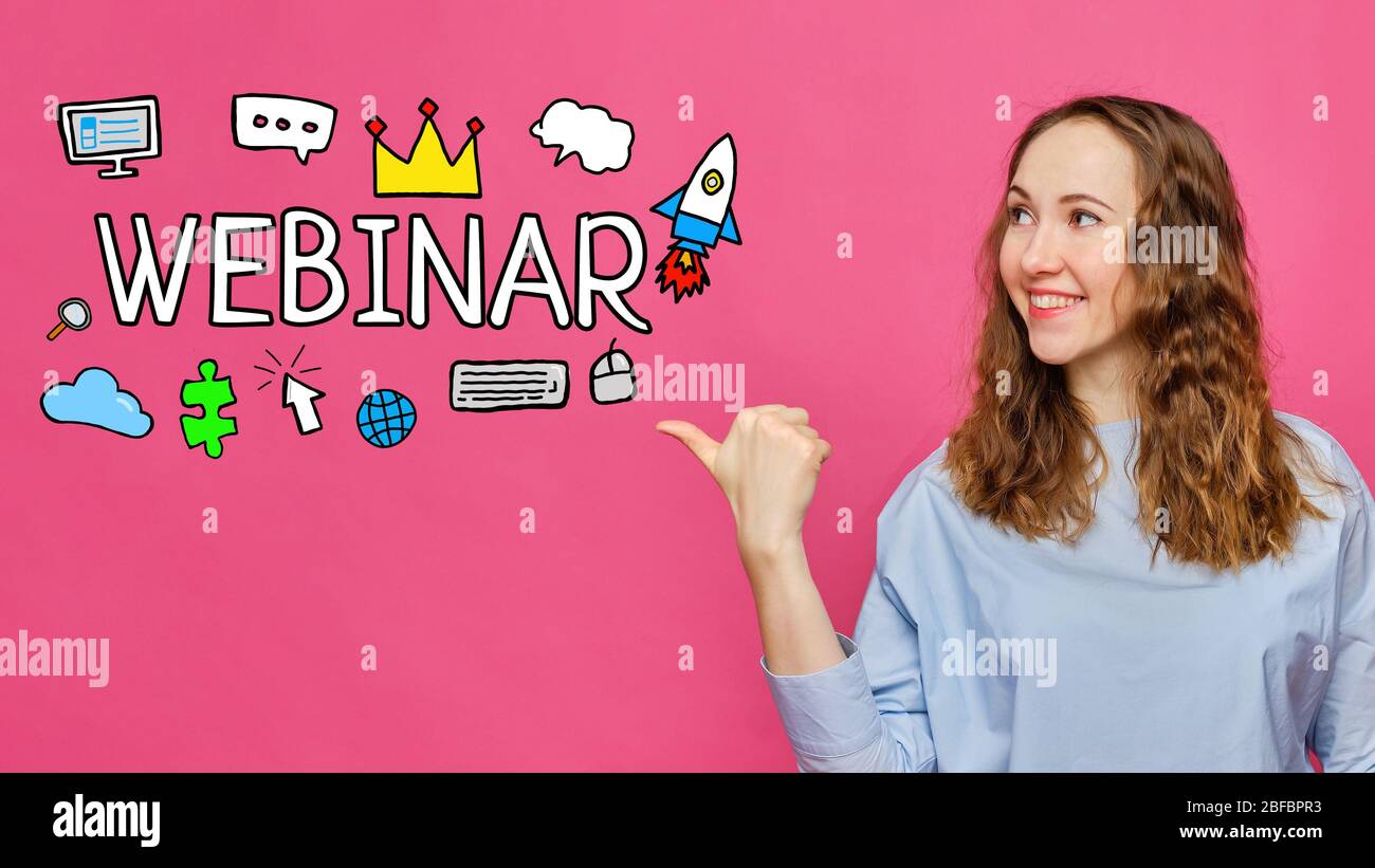 Concetto di webinar - ragazza su sfondo rosa con testo e icone. Primo piano. Foto Stock