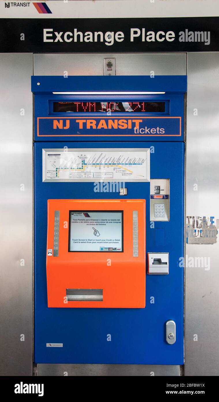 NJ Transit Ticket Machine per la metropolitana a Exchange Place, Jersey City, New Jersey Foto Stock