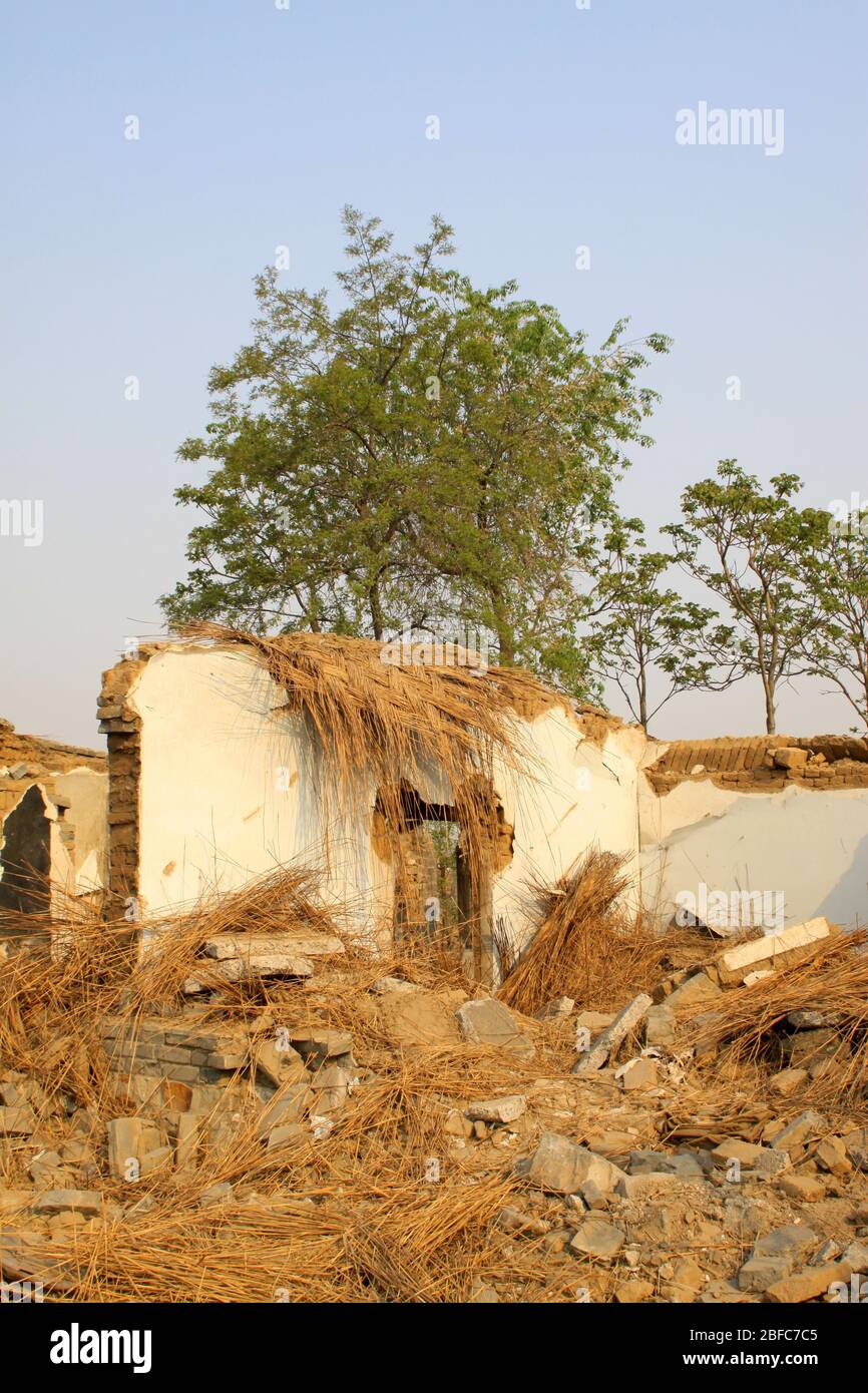 Materiali per demolizioni di abitazioni nel sito di demolizione, scattare foto nella contea di Luannan, provincia di Hebei in Cina£ Foto Stock