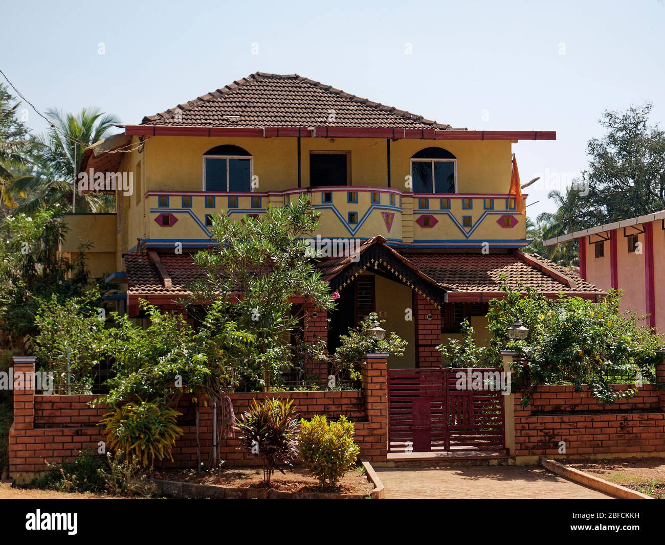 Tradizionale casa sul tetto piastrellato a Karnataka Foto Stock
