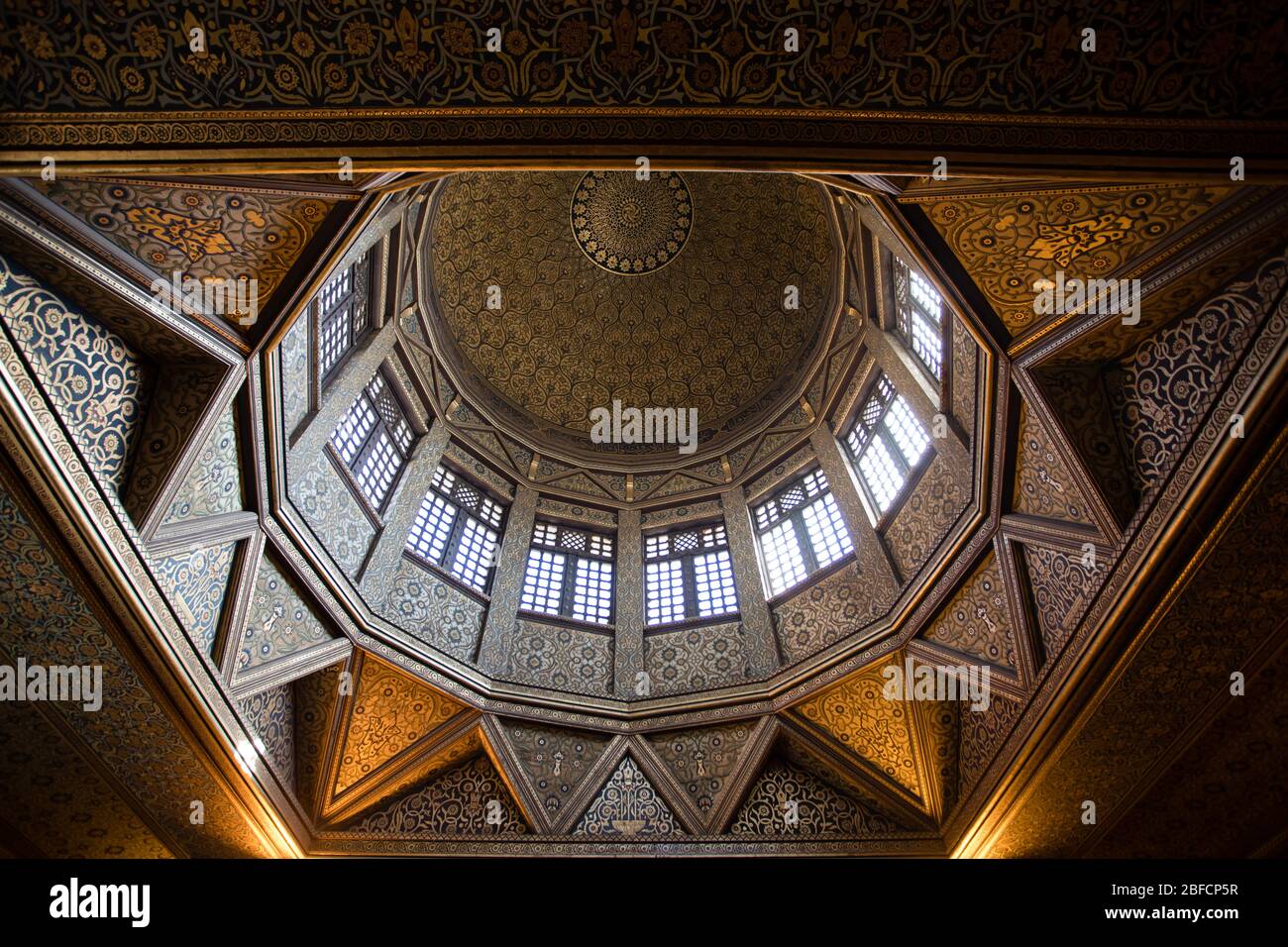 Cupola interna del Nilometro sull'Isola di Rhoda al Cairo, Egitto. Foto Stock