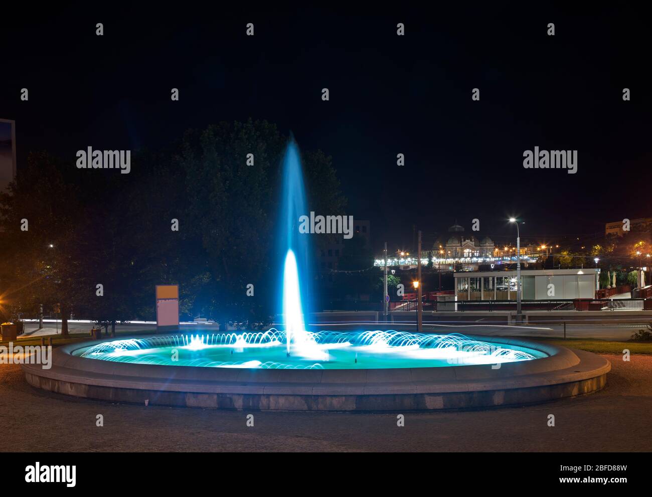 Fontana di fronte al museo regionale della Boemia occidentale a Plzen. Repubblica Ceca Foto Stock