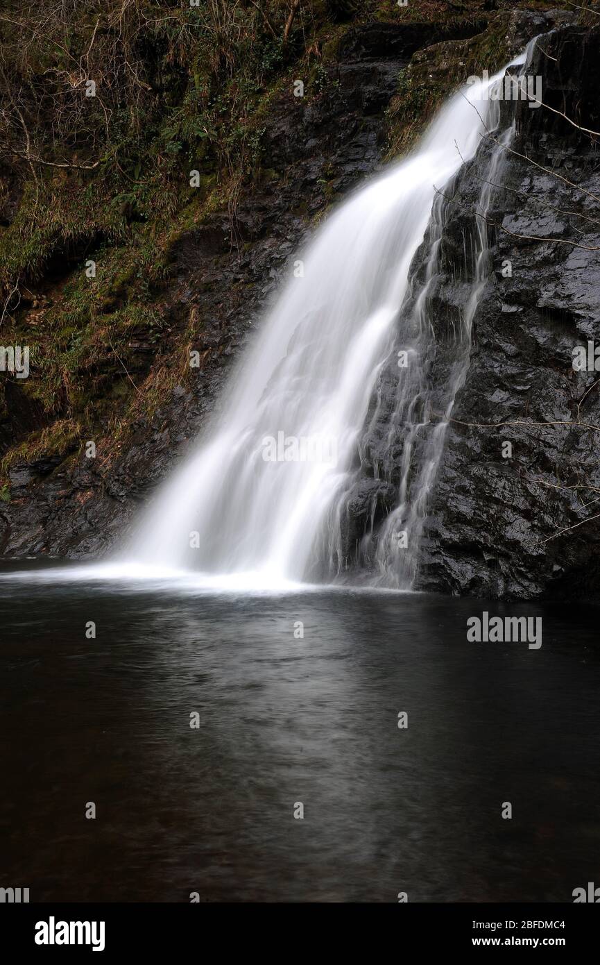 Sezione inferiore (e finale) di Rhaeadr DDU, Afon Prysor, vicino a Gellilydan. Foto Stock