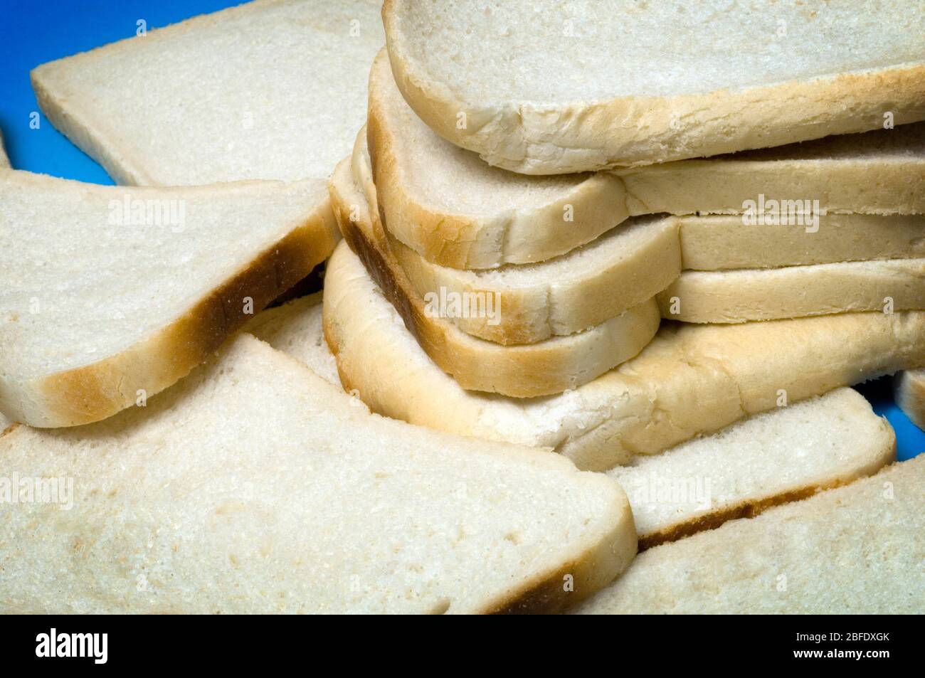 Mucchi di pane bianco a fette Foto Stock