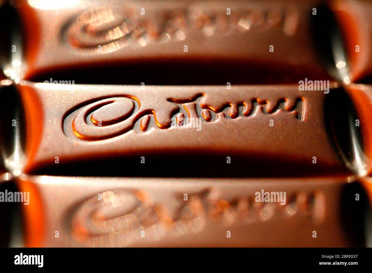 Immagine illustrativa od una barra di Cadbury's Bournville profondamente cioccolato fondente. Foto Stock