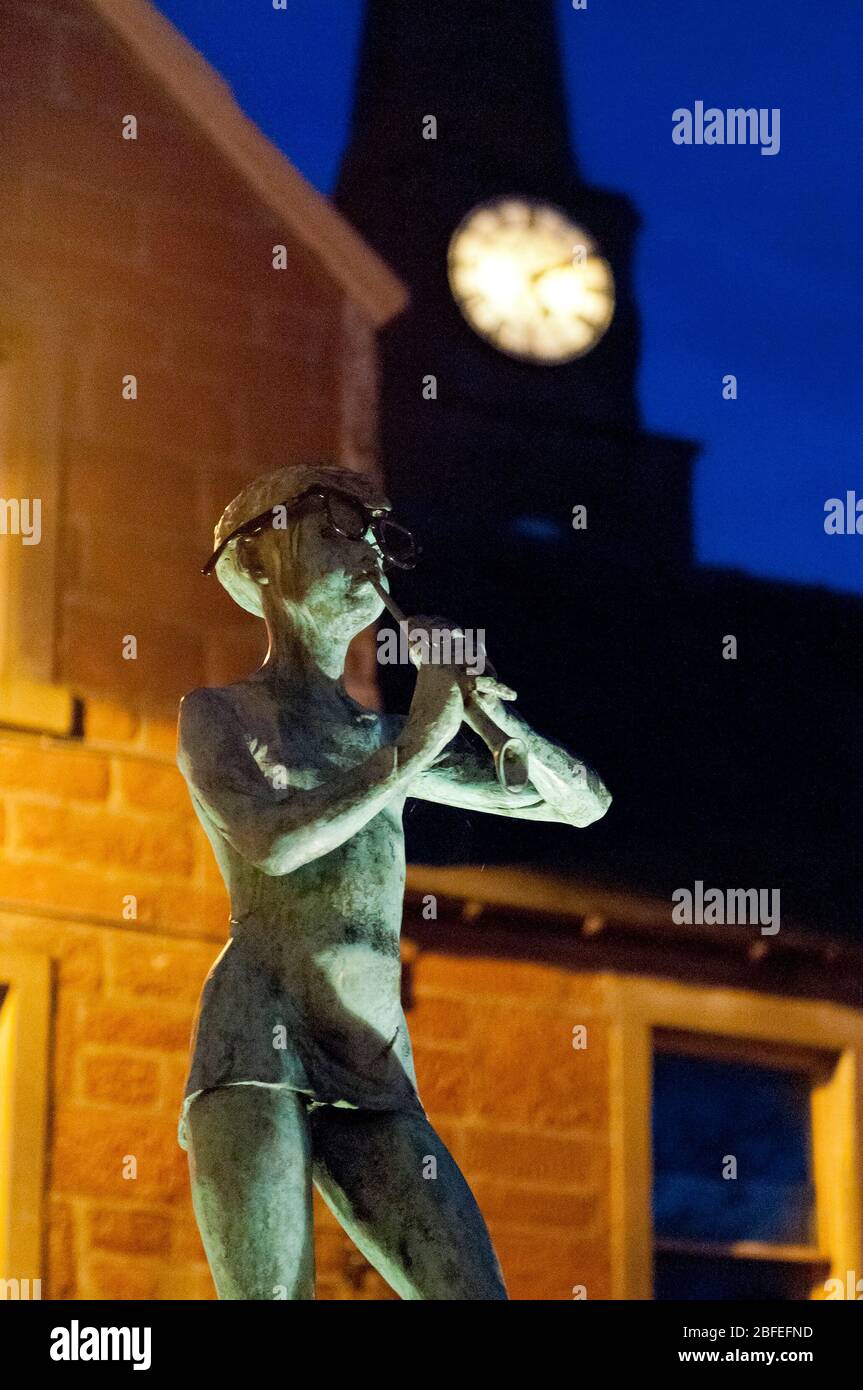 Statua di Peter Pan al crepuscolo, Kirriemuir Foto Stock