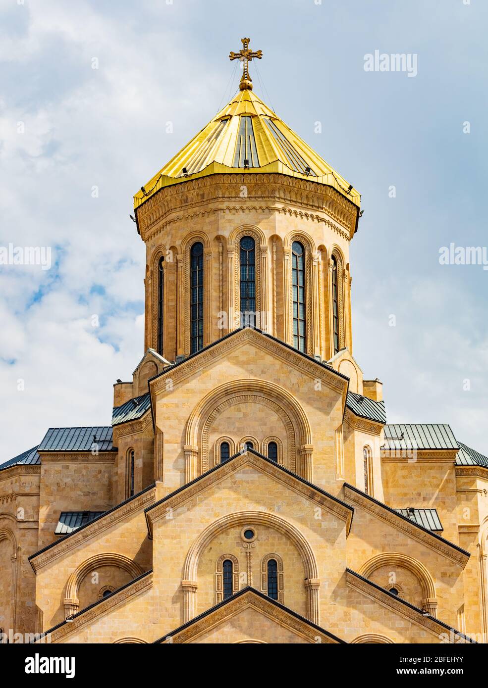 Santa Trinità Cattedrale chiesa punto di riferimento di Tbilisi Georgia capitale città Europa orientale Foto Stock