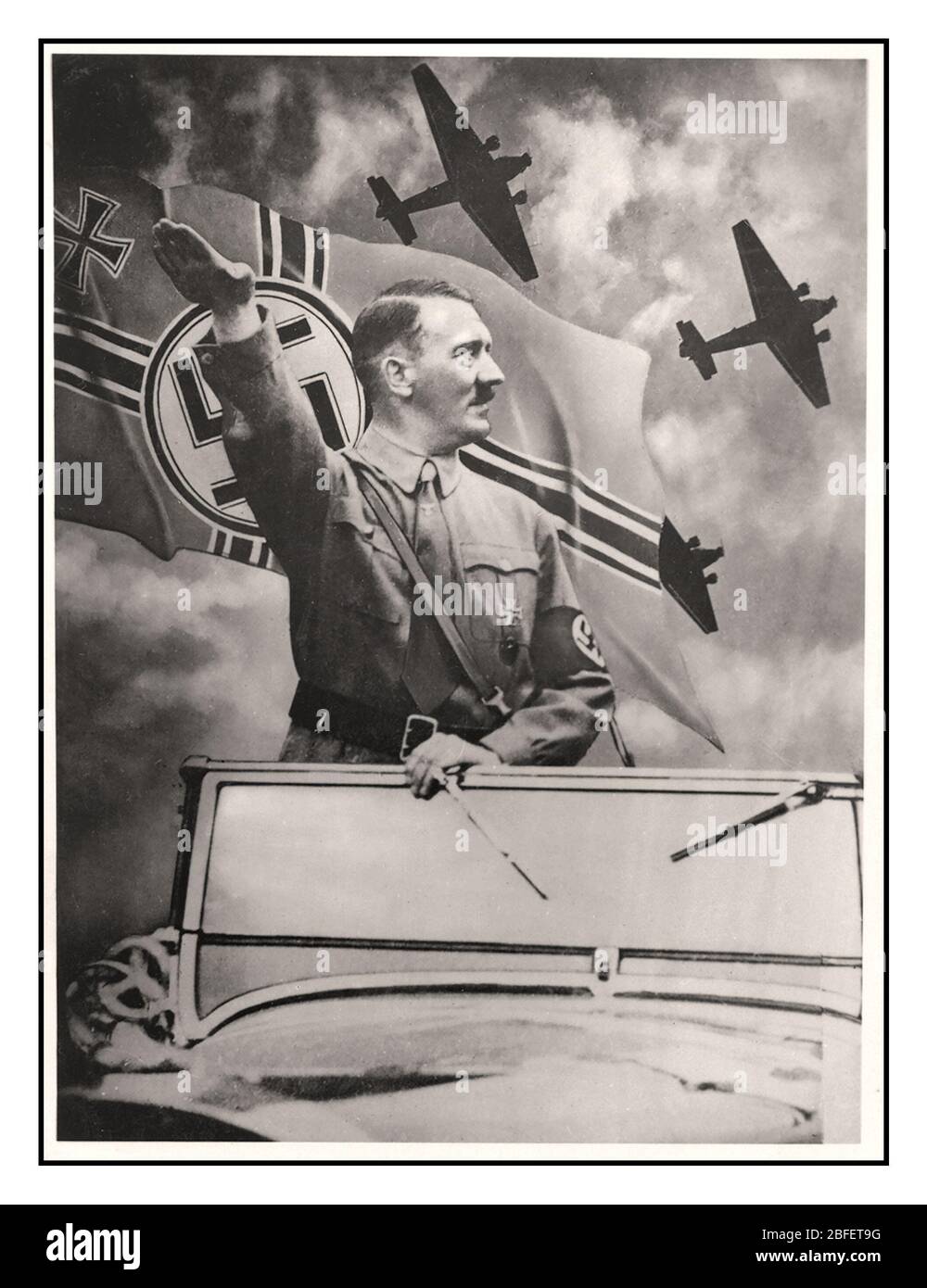 Adolf Hitler Heil Salute Montage Vintage 1940 WW2 Archivio nazista Propaganda Poster Adolf Hitler seconda guerra mondiale con Heil Hitler Salutate la bandiera di Swastika e gli aerei da guerra della Germania nazista Junkers Ju 88 un combattimento multirruolo a due gemelli Luftwaffe della seconda guerra mondiale tedesca Immagini di montaggio degli aeromobili 1940 seconda guerra mondiale Foto Stock