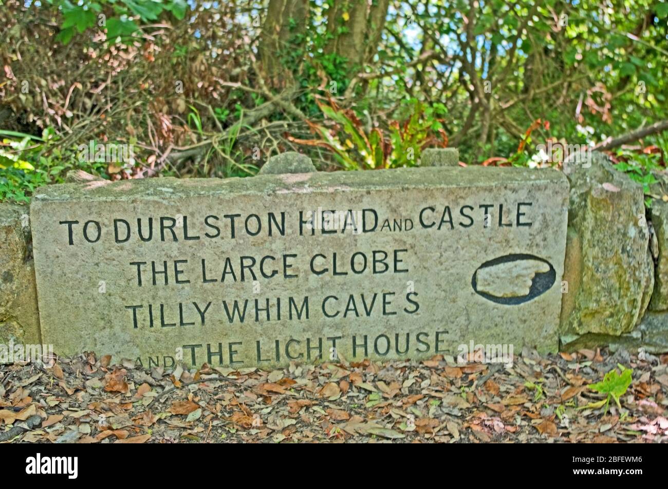 Cartello per Giant Globe, Durlston Head, Swanage, Dorset, Foto Stock