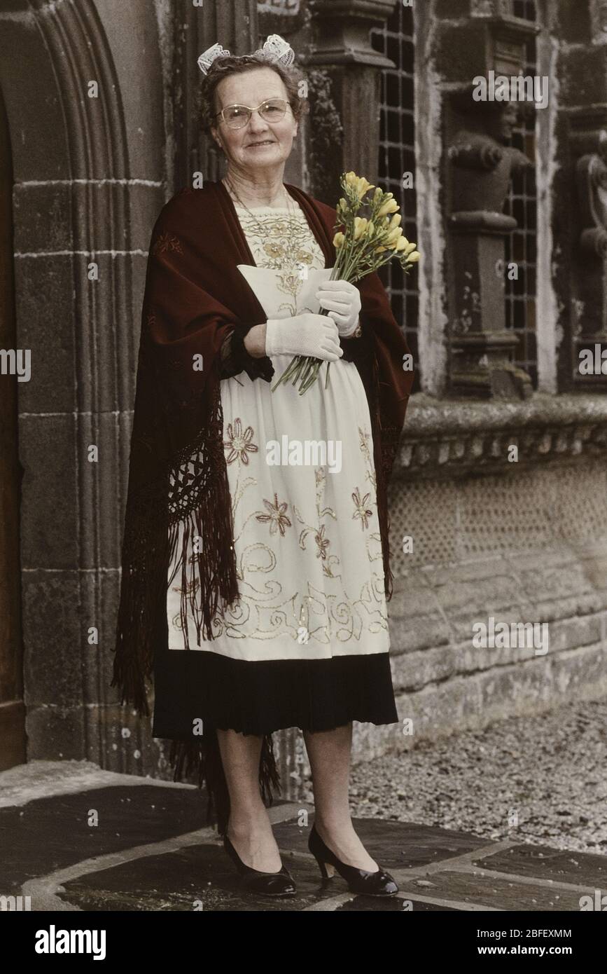 Costume tradizionale di una donna bretone. La Bretagna. Francia Foto stock  - Alamy